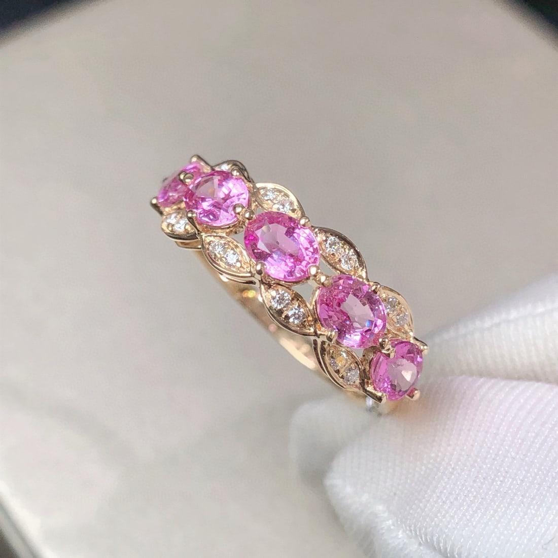 14k Gold 1.63 Ctw Natural Sapphire & Diamond Ring: Ref:230952011 // gold content:14k gold // ring size:7. 25us // // main gemstone:sapphire // shape:oval // carat weight:1. 55ct // color:pink // treatment:natural // // adjacent gemstone 2 : diamond //