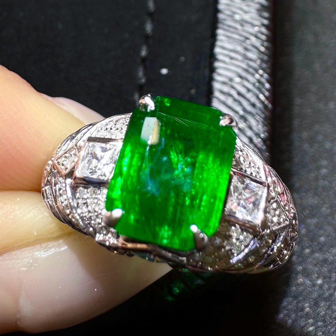 14k Gold 2.78 Ctw Vivid Green Natural Emerald & Diamond Ring - 3