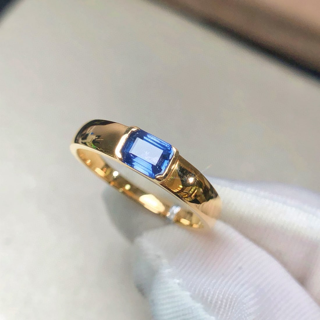 14k Gold 0.47 Ct Natural Sapphire Ring (1 of 5)
