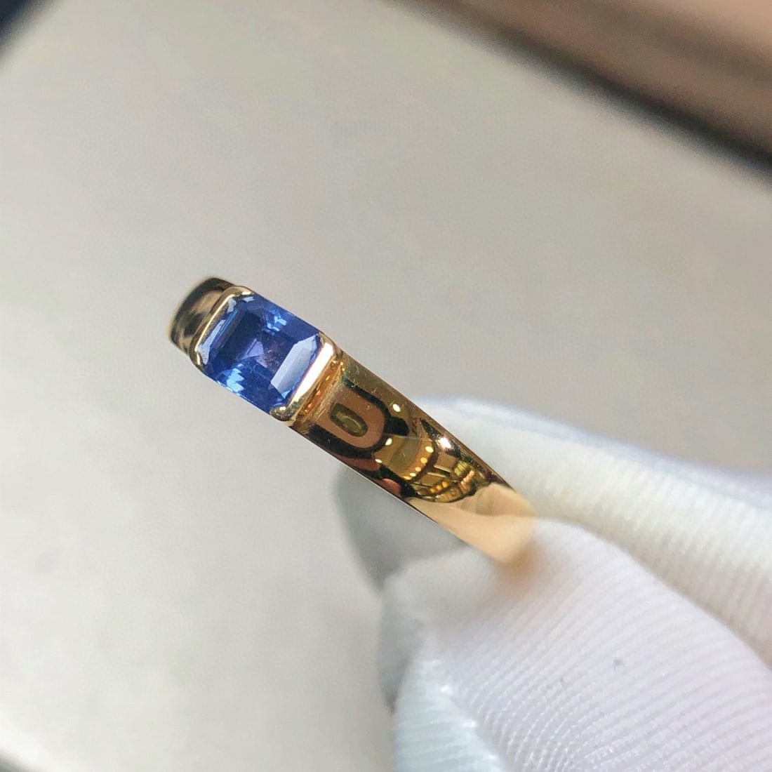 14k Gold 0.47 Ct Natural Sapphire Ring - 2