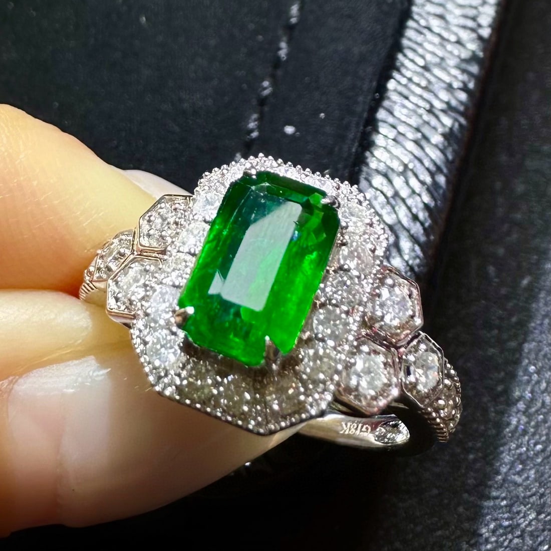 14k Gold 2.14 Ctw Vivid Green Natural Emerald & Diamond Ring - 3