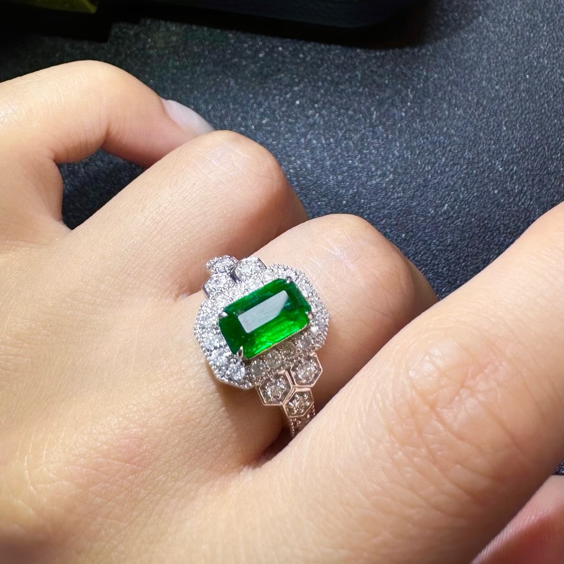 14k Gold 2.14 Ctw Vivid Green Natural Emerald & Diamond Ring - 4