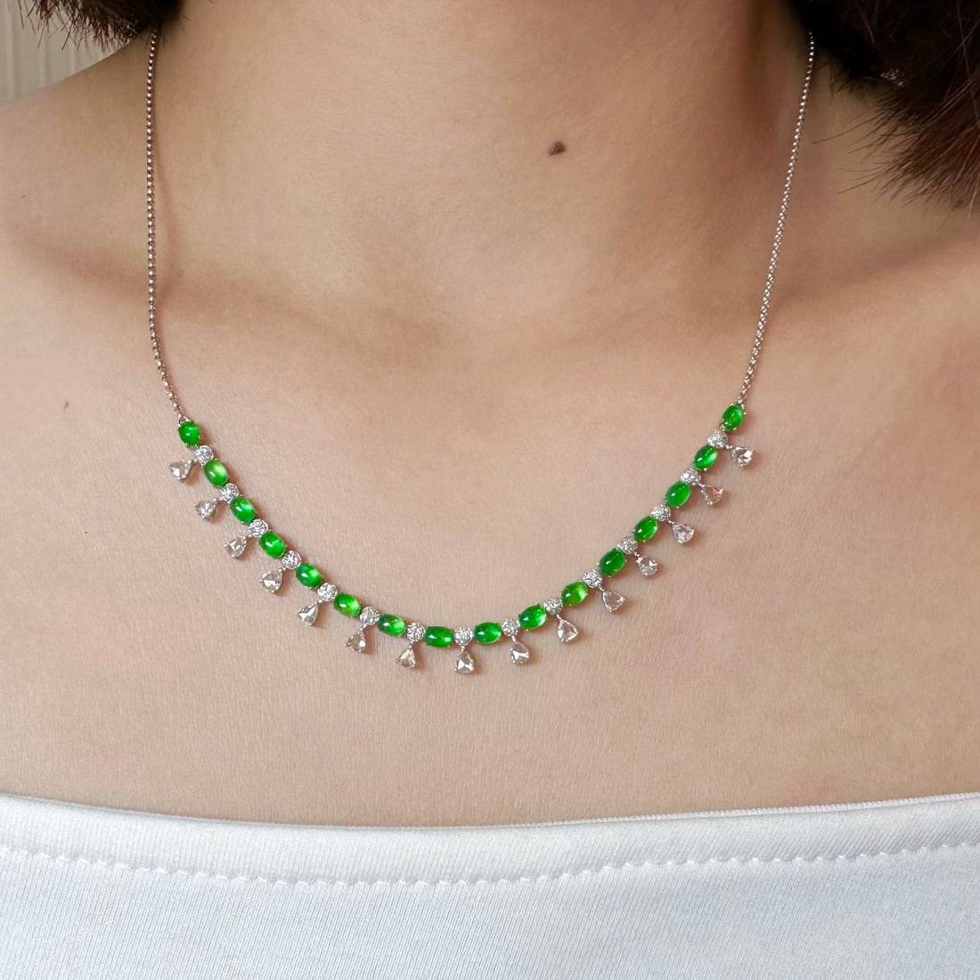 14k Gold 3 Ct Vivid Green Natural Emerald & Diamond Necklace - 4