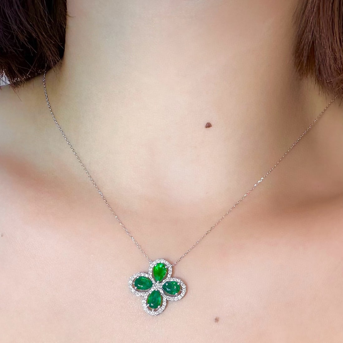 14k Gold 2.39 Ctw Vivid Green Natural Emerald & Diamond Necklace - 4