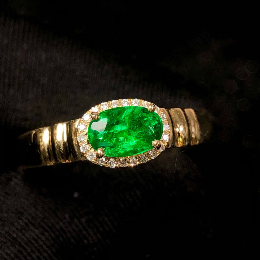 14k Gold 0.59 Ctw Vivid Green Natural Emerald & Diamond Ring - 3