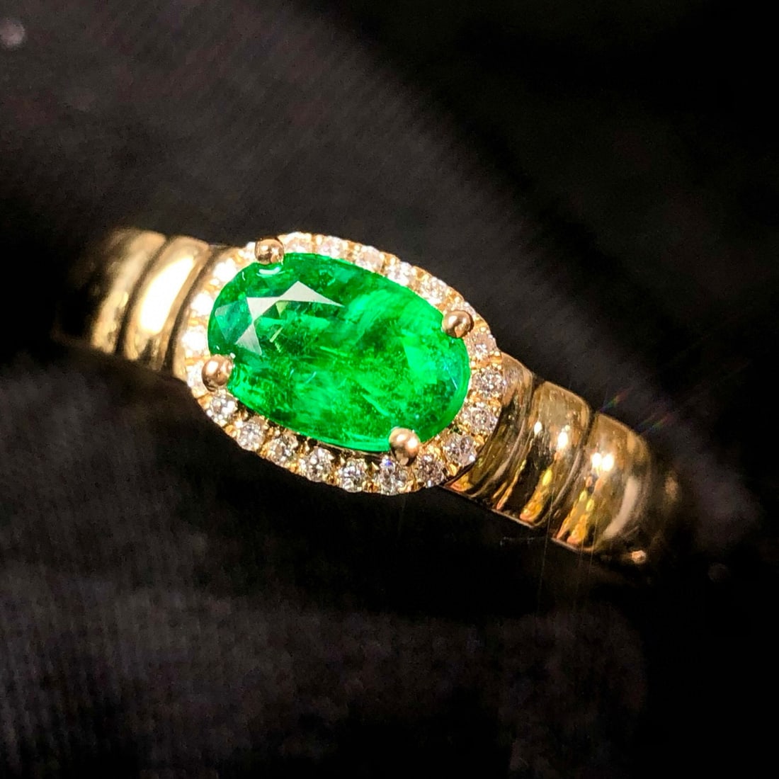 14k Gold 0.59 Ctw Vivid Green Natural Emerald & Diamond Ring - 6