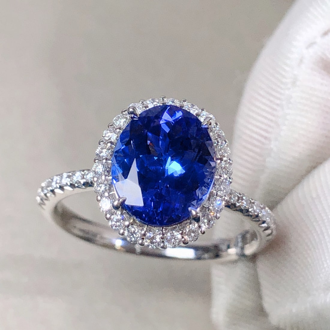 14k Gold 2.84 Ctw Natural Tanzanite & Diamond Ring - 5