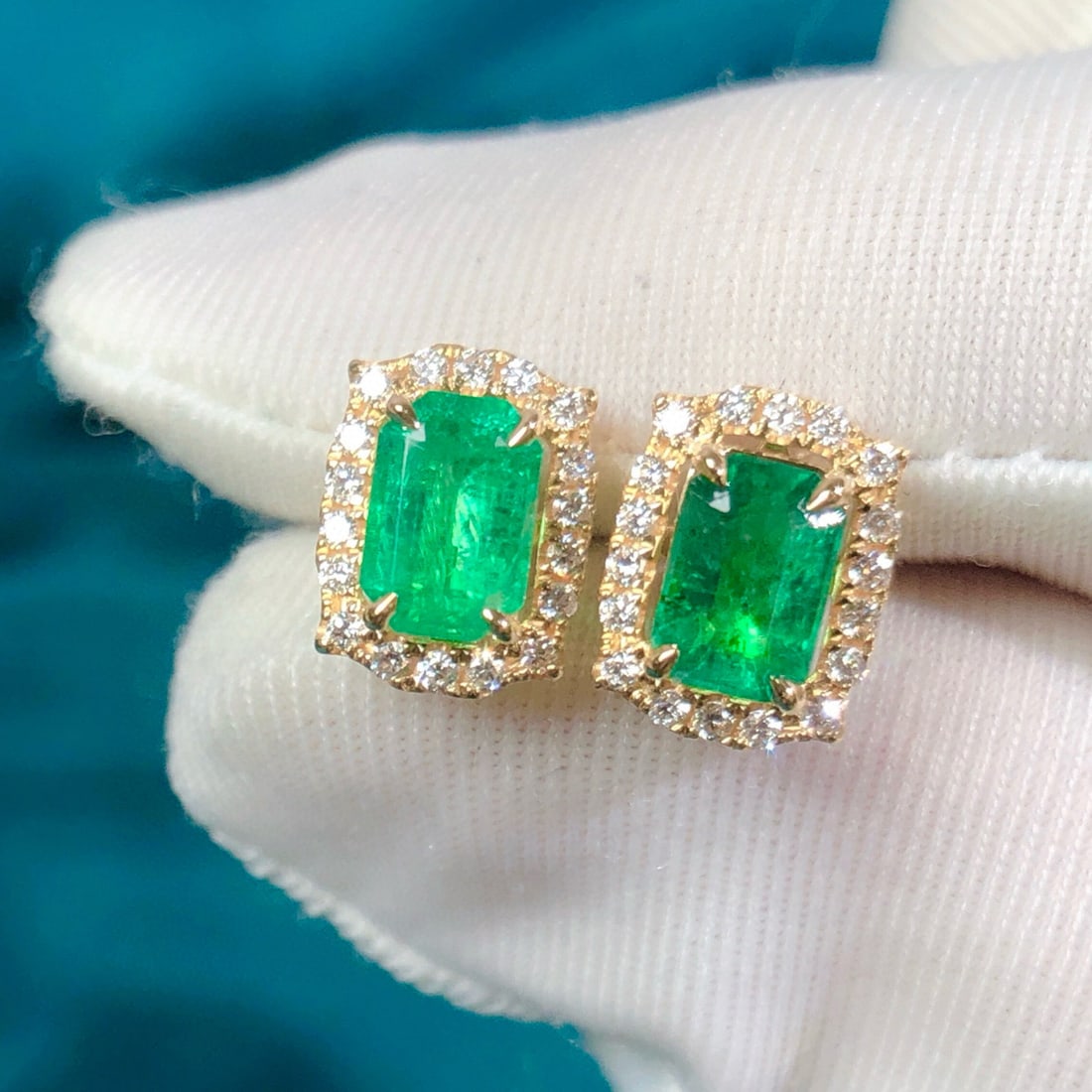 14k Gold 2.77 Ctw Vivid Green Natural Emerald & Diamond Earrings - 2