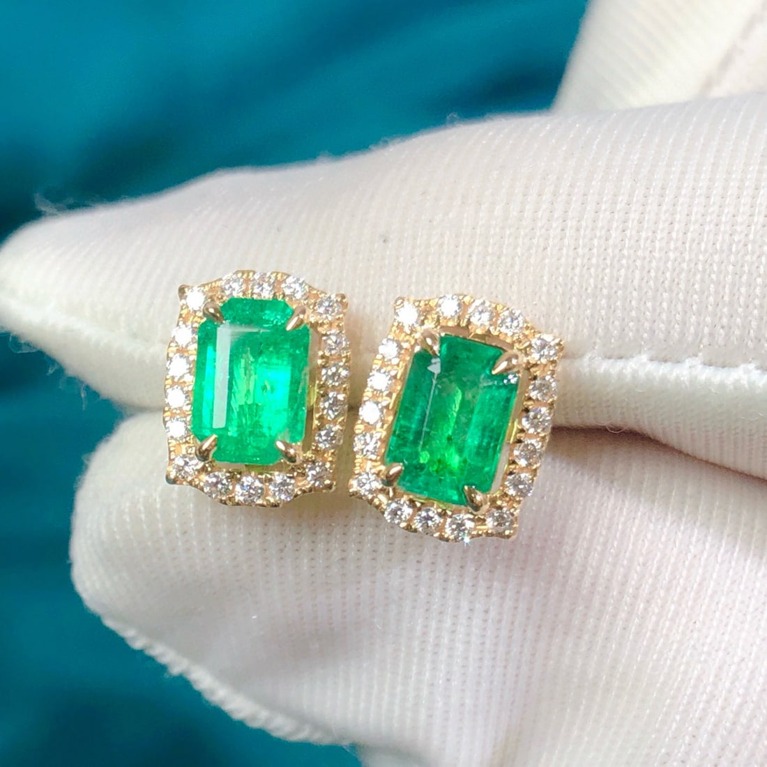 14k Gold 2.77 Ctw Vivid Green Natural Emerald & Diamond Earrings - 5