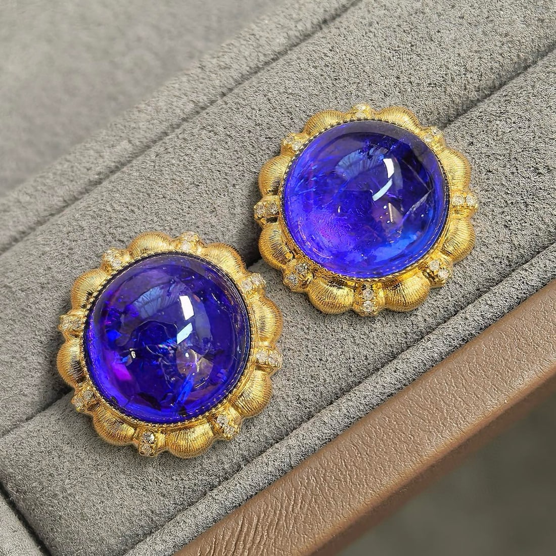 14k Gold 17.33 Ct Natural Tanzanite & Diamond Earrings - 6