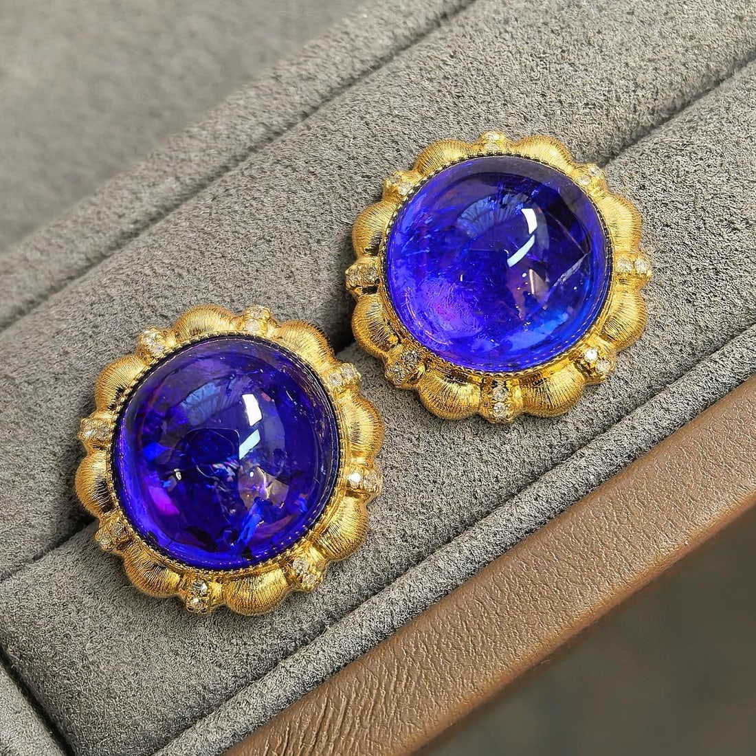 14k Gold 17.33 Ct Natural Tanzanite & Diamond Earrings - 7