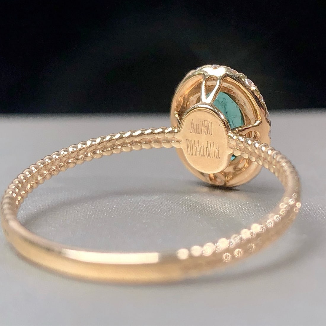 14k Gold 0.64 Ctw Vivid Green Natural Emerald & Diamond Ring - 4