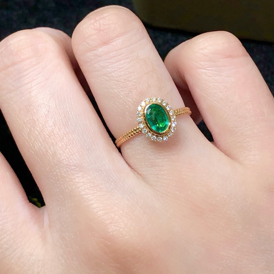 14k Gold 0.64 Ctw Vivid Green Natural Emerald & Diamond Ring - 5
