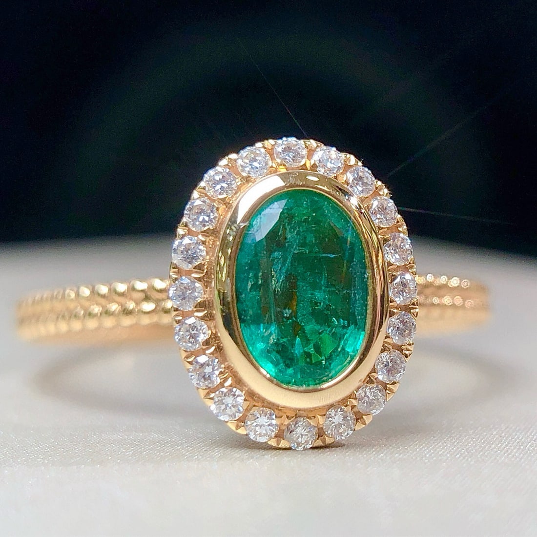 14k Gold 0.64 Ctw Vivid Green Natural Emerald & Diamond Ring - 7