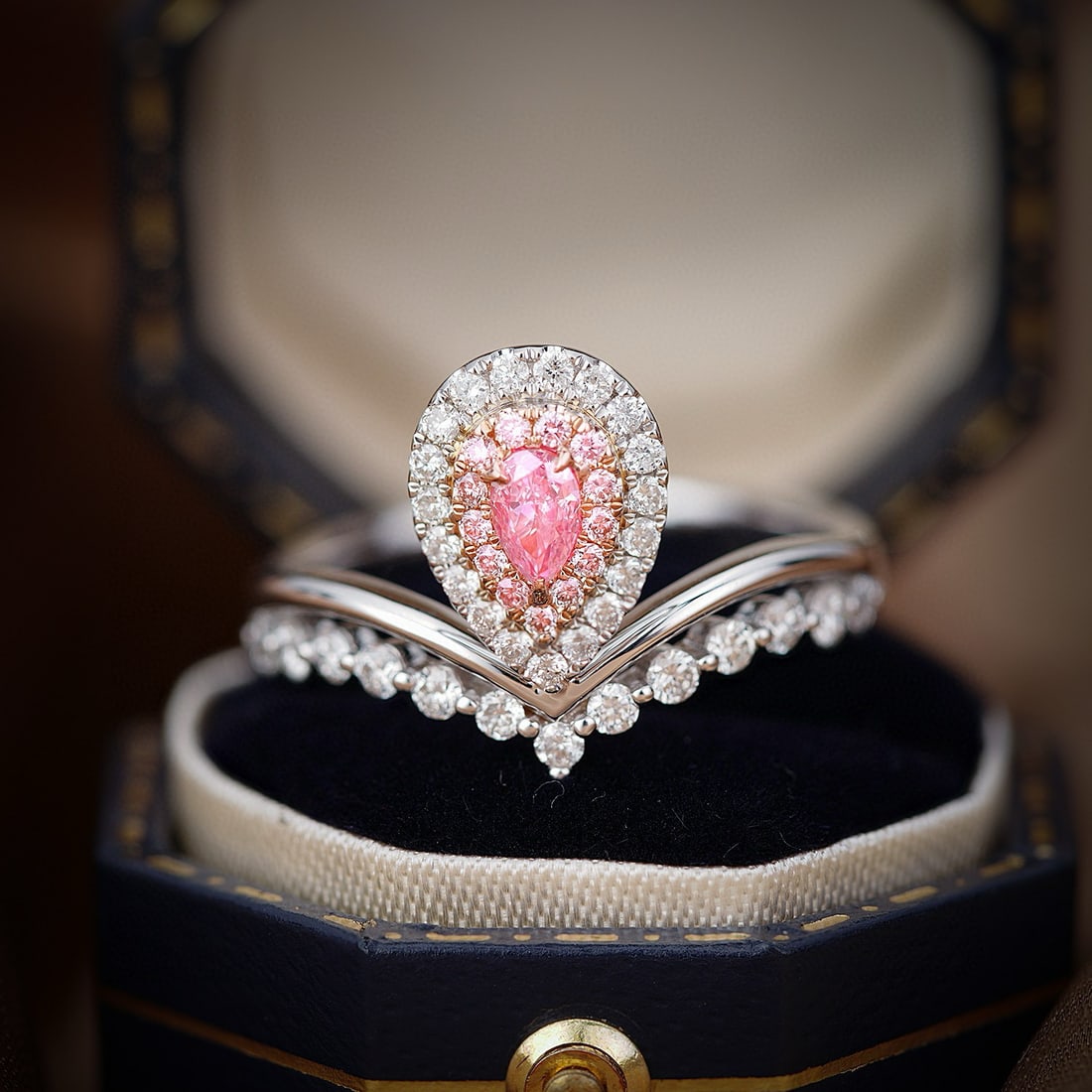 14k Gold 0.76 Ctw Natural Pink Diamond & Diamond Ring: Ref:230952054 // gold content:14k gold // ring size:7. 25us // // main gemstone:pink diamond // shape:pear // carat weight:0. 17ct // color:pink // treatment:natural // // adjacent gemstone 2 :