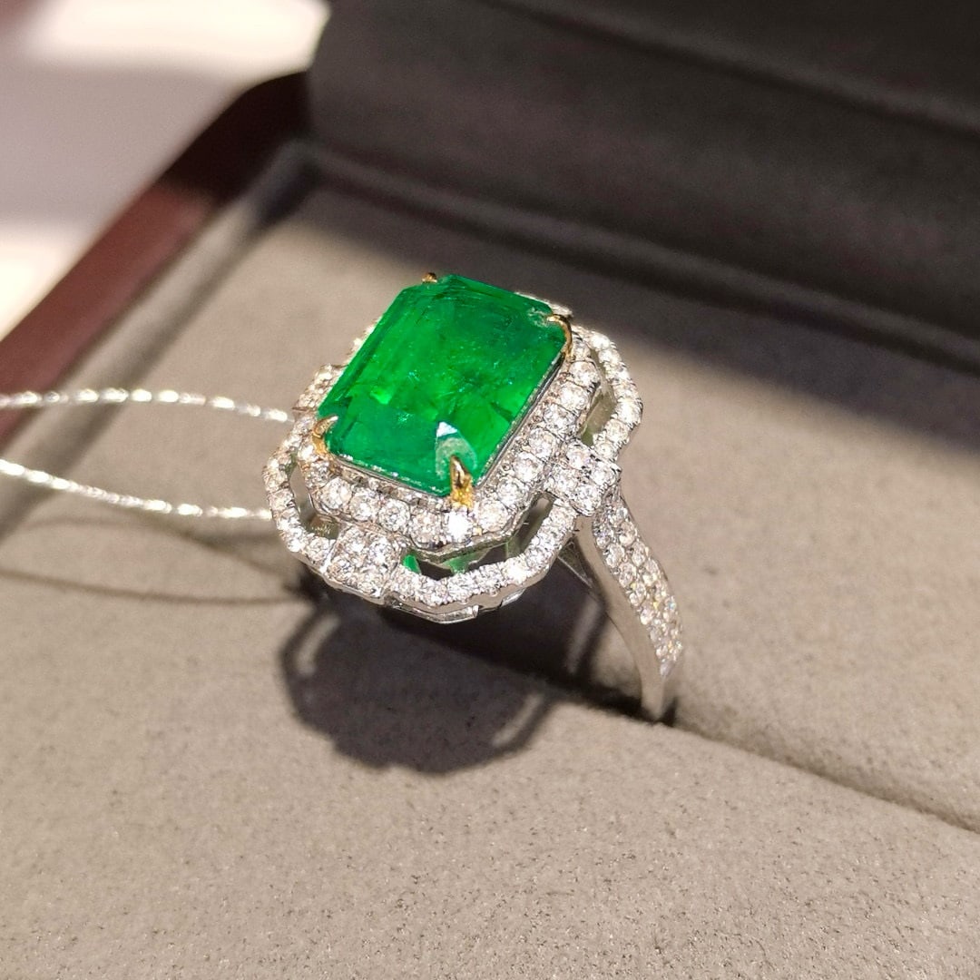 14k Gold 3.81 Ctw Vivid Green Natural Emerald & Diamond Ring - 4