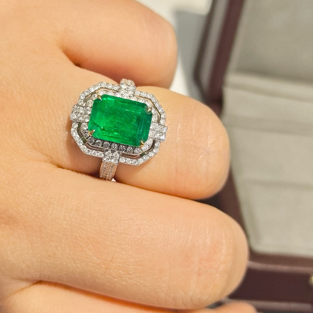 14k Gold 3.81 Ctw Vivid Green Natural Emerald & Diamond Ring - 6