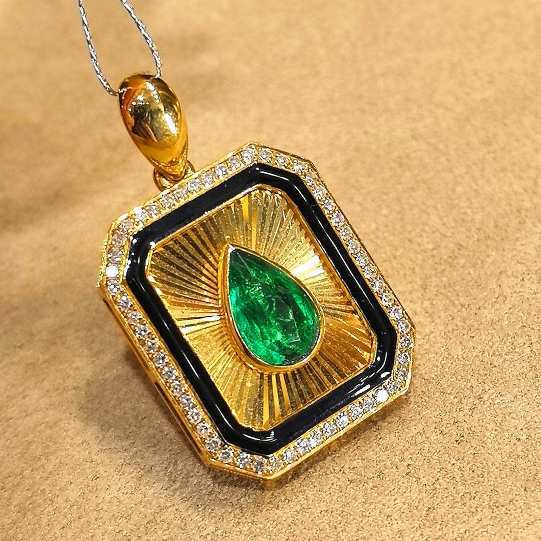 14k Gold 1.28 Ctw Vivid Green Natural Emerald & Diamond Pendant( Without Chain ): Ref:230952056 // gold content:14k gold // main gemstone:emerald // shape:pear // carat weight:1ct // color:vivid green // treatment:natural // // adjacent gemstone 2 : diamond // shape:round //