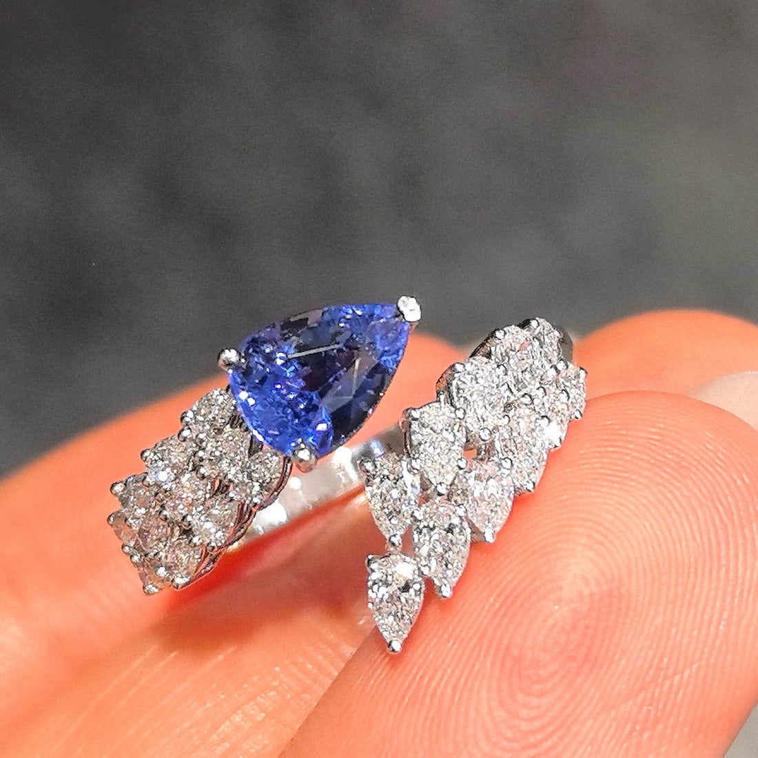 14k Gold 2.00 Ctw Natural Sapphire & Lab Grown Diamond Ring: Ref:230952061 // gold content:14k gold // ring size:7. 25us // // main gemstone:sapphire // shape:pear // carat weight:1. 15ct // color:cornflower blue // treatment:natural // // adjacent gemstone 2 :