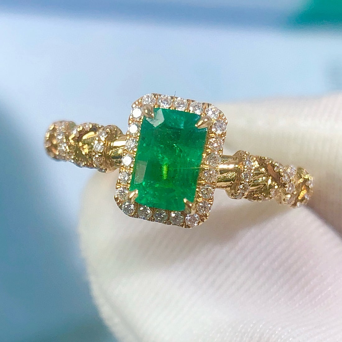 14k Gold 0.86 Ctw Vivid Green Natural Emerald & Diamond Ring: Ref:230952062 // gold content:14k gold // ring size:7. 25us // // main gemstone:emerald // shape:octagonal // carat weight:0. 64ct // color:vivid green // treatment:natural // // adjacent gemstone 2 :