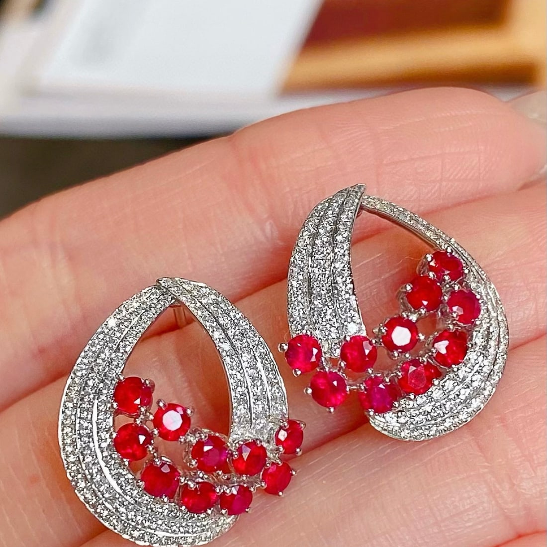 14k Gold 2.17 Ctw Natural Ruby & Diamond Earrings: Ref:230952063 // gold content:14k gold // main gemstone:ruby // shape:round // carat weight:1. 47ct // color:pigeonblood red // treatment:natural // cut grade:g // // adjacent gemstone 2 : diamond //