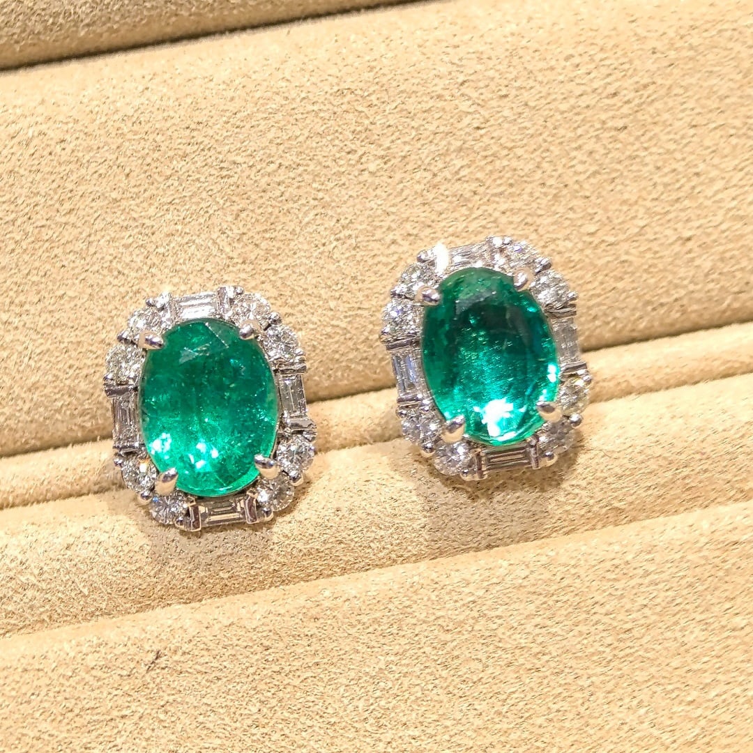 14k Gold 2.76 Ctw Natural Emerald & Diamond Earrings - 3