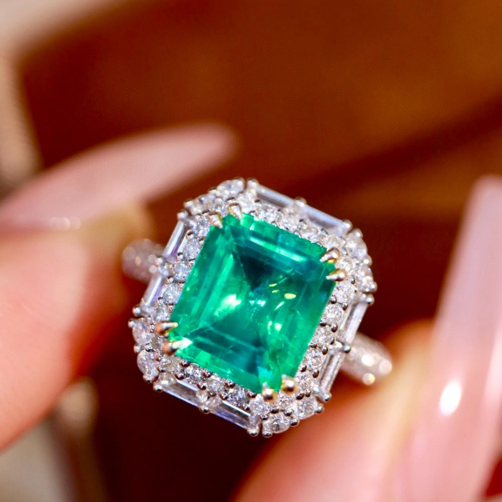 14k Gold 3.28 Ctw Natural Emerald & Diamond Ring: Ref:230952066 // gold content:14k gold // ring size:7. 25us // // main gemstone:emerald // shape:octagonal // carat weight:2. 60ct // color:green // treatment:natural // // adjacent gemstone 2 : diamo
