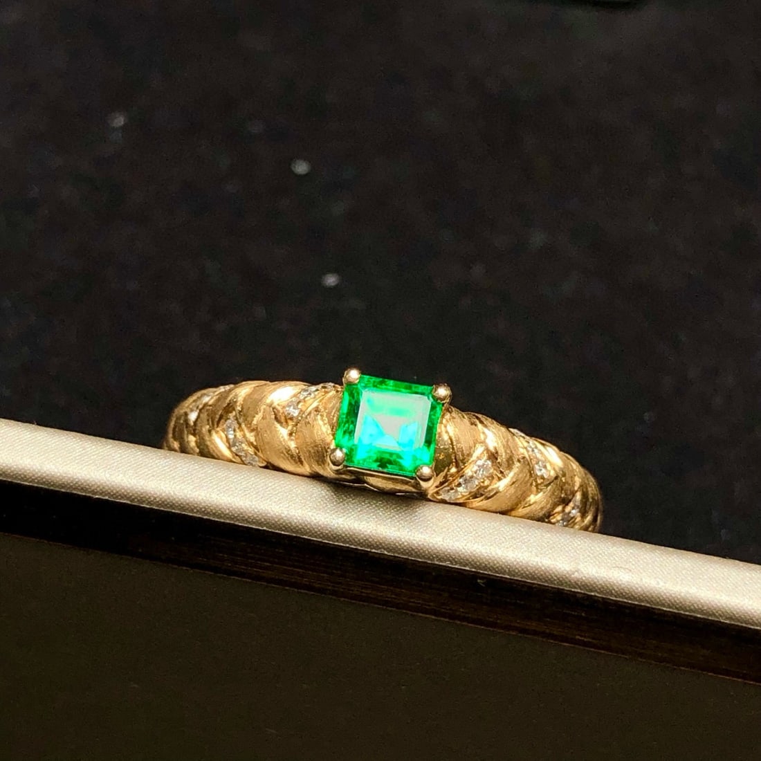 14k Gold 0.36 Ctw Natural Emerald & Diamond Ring - 2