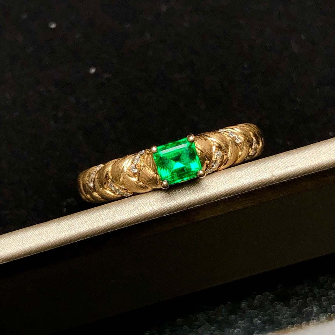 14k Gold 0.36 Ctw Natural Emerald & Diamond Ring - 4