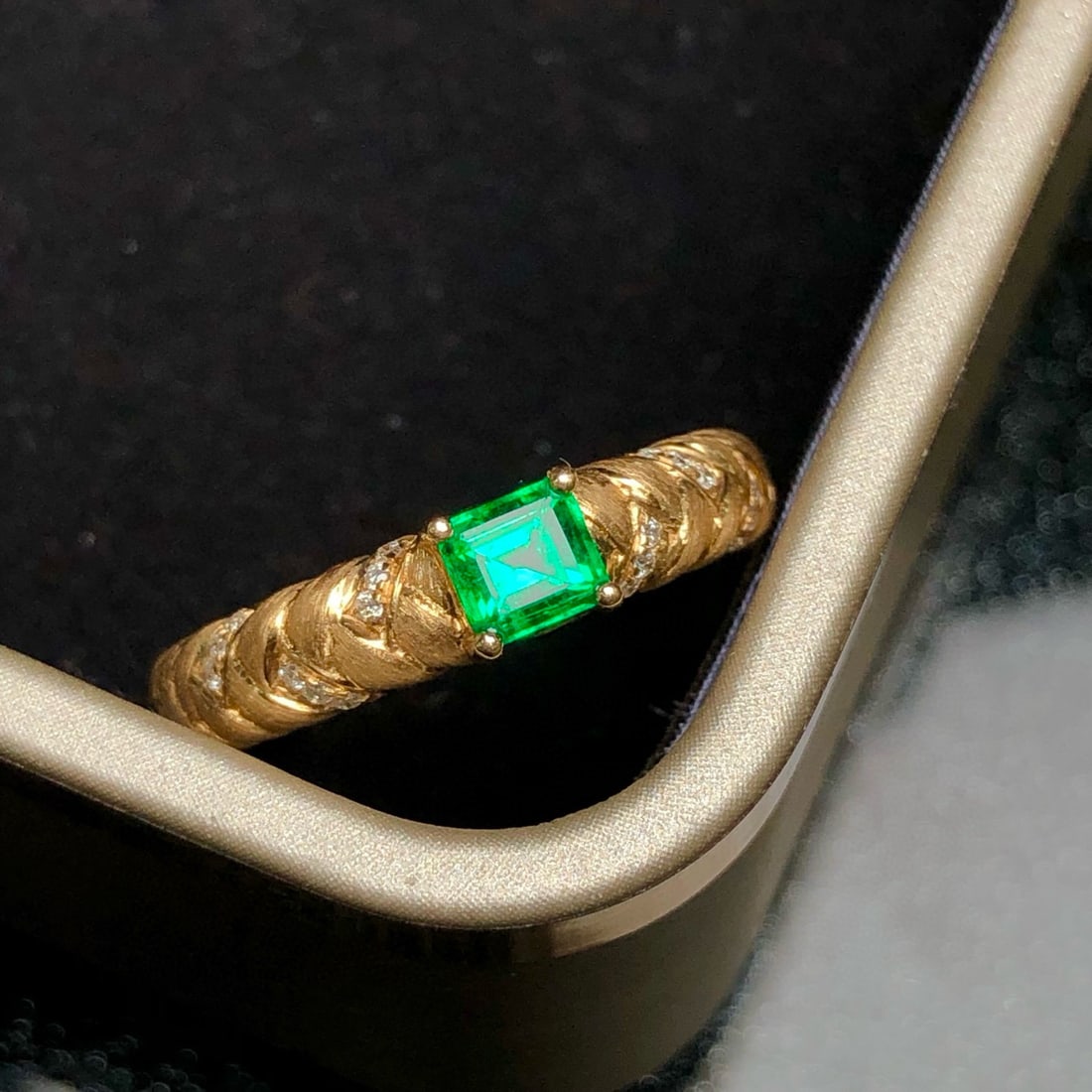 14k Gold 0.36 Ctw Natural Emerald & Diamond Ring - 5