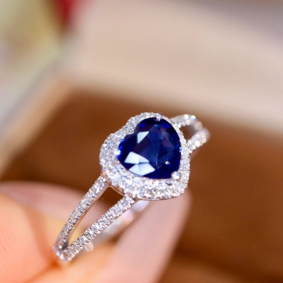14k Gold 0.95 Ctw Vivid Blue Natural Sapphire & Diamond Ring - 3