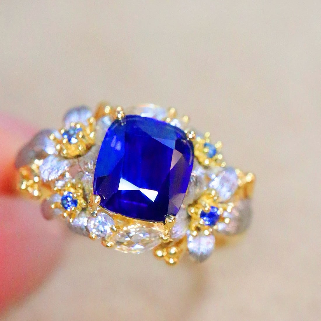 14k Gold 1.5 Ct Vivid Blue Natural Sapphire & Diamond Ring - 2