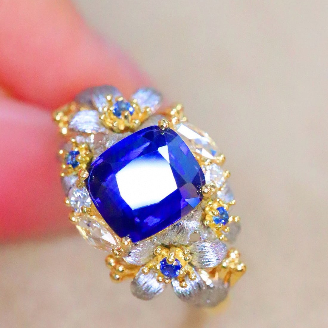 14k Gold 1.5 Ct Vivid Blue Natural Sapphire & Diamond Ring - 6