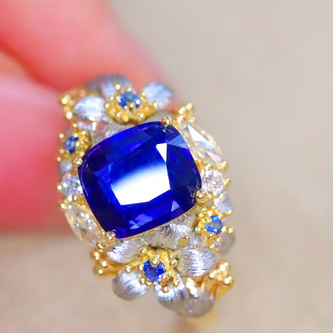 14k Gold 1.5 Ct Vivid Blue Natural Sapphire & Diamond Ring - 7