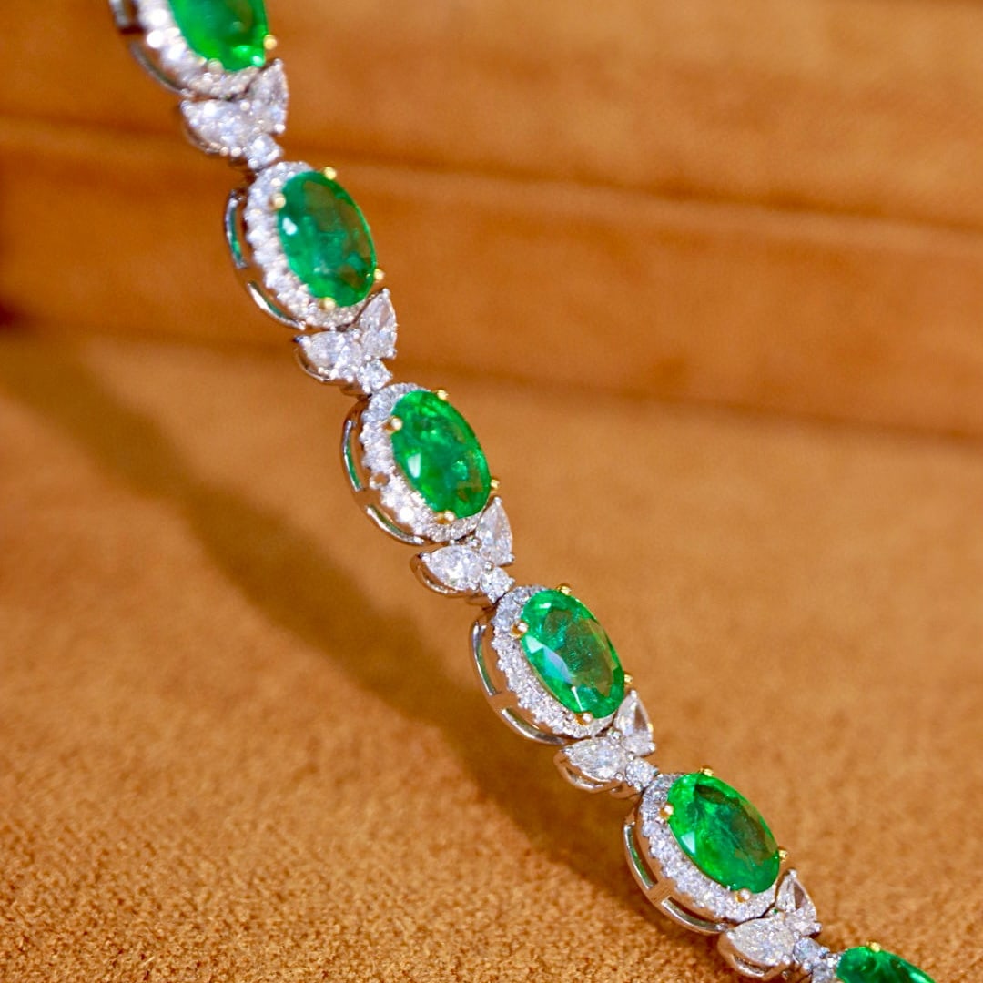 14k Gold 8.05 Ctw Natural Emerald & Diamond Bracelet - 2