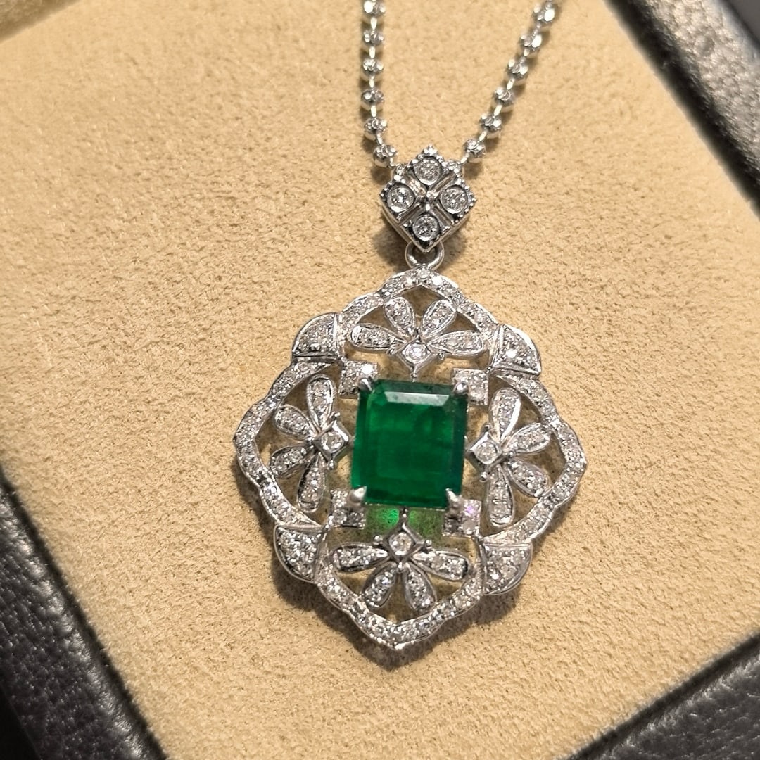 14k Gold 1.30 Ctw Natural Emerald & Diamond Pendant( Without Chain ) - 2