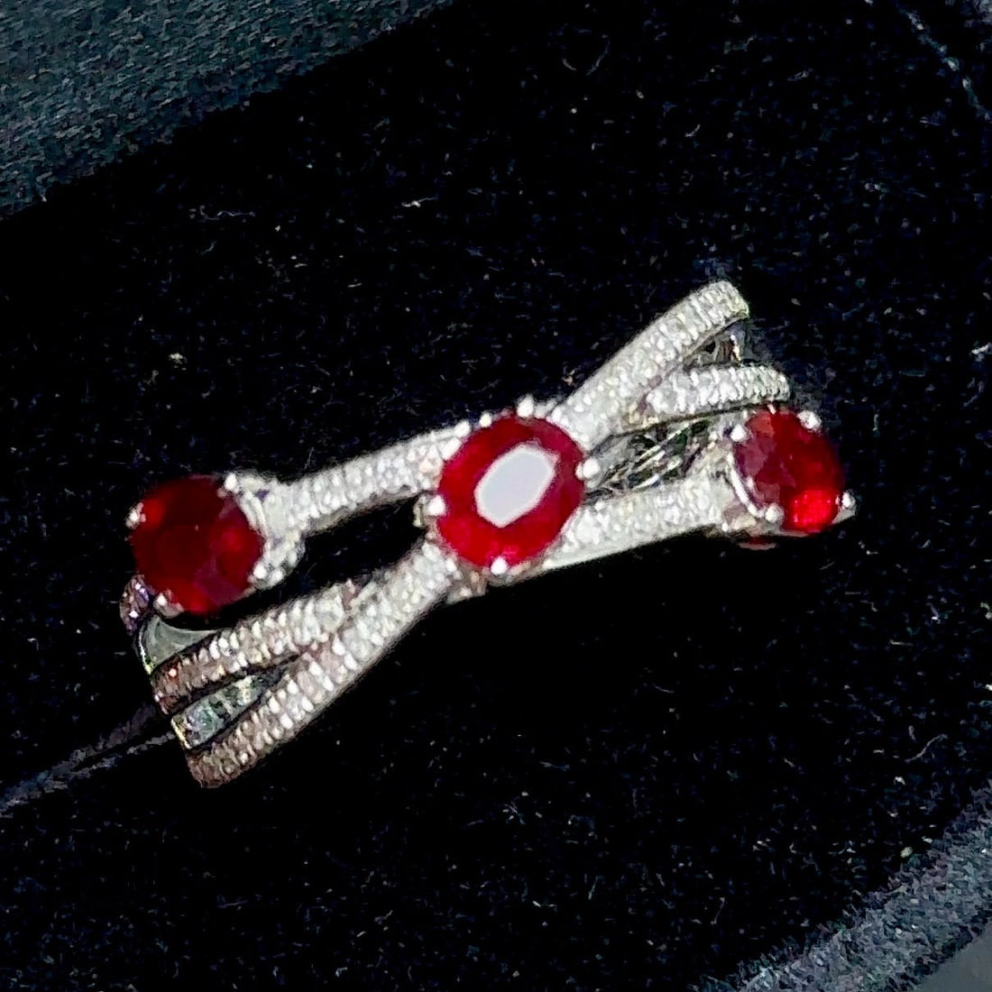 14k Gold 0.8 Ct Natural Ruby & Diamond Ring: Ref:230952092 // gold content:14k gold // ring size:7. 25us // // main gemstone:ruby // shape:oval // carat weight:0. 8ct // color:pigeonblood red // treatment:natural // // adjacent gemstone 2 : diam