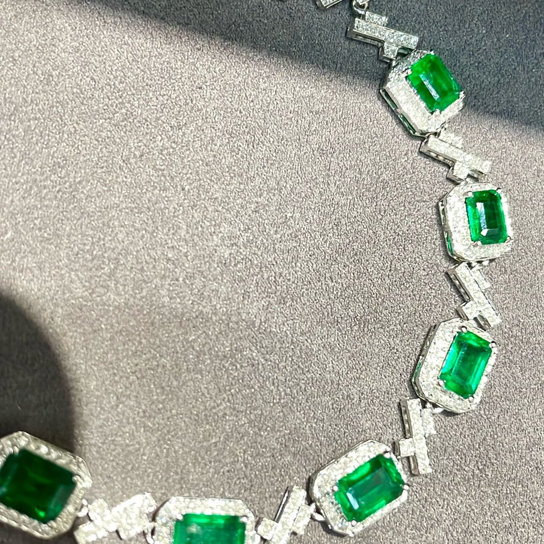 14k Gold 5.88 Ct Vivid Green Natural Emerald & Diamond Bracelet - 2