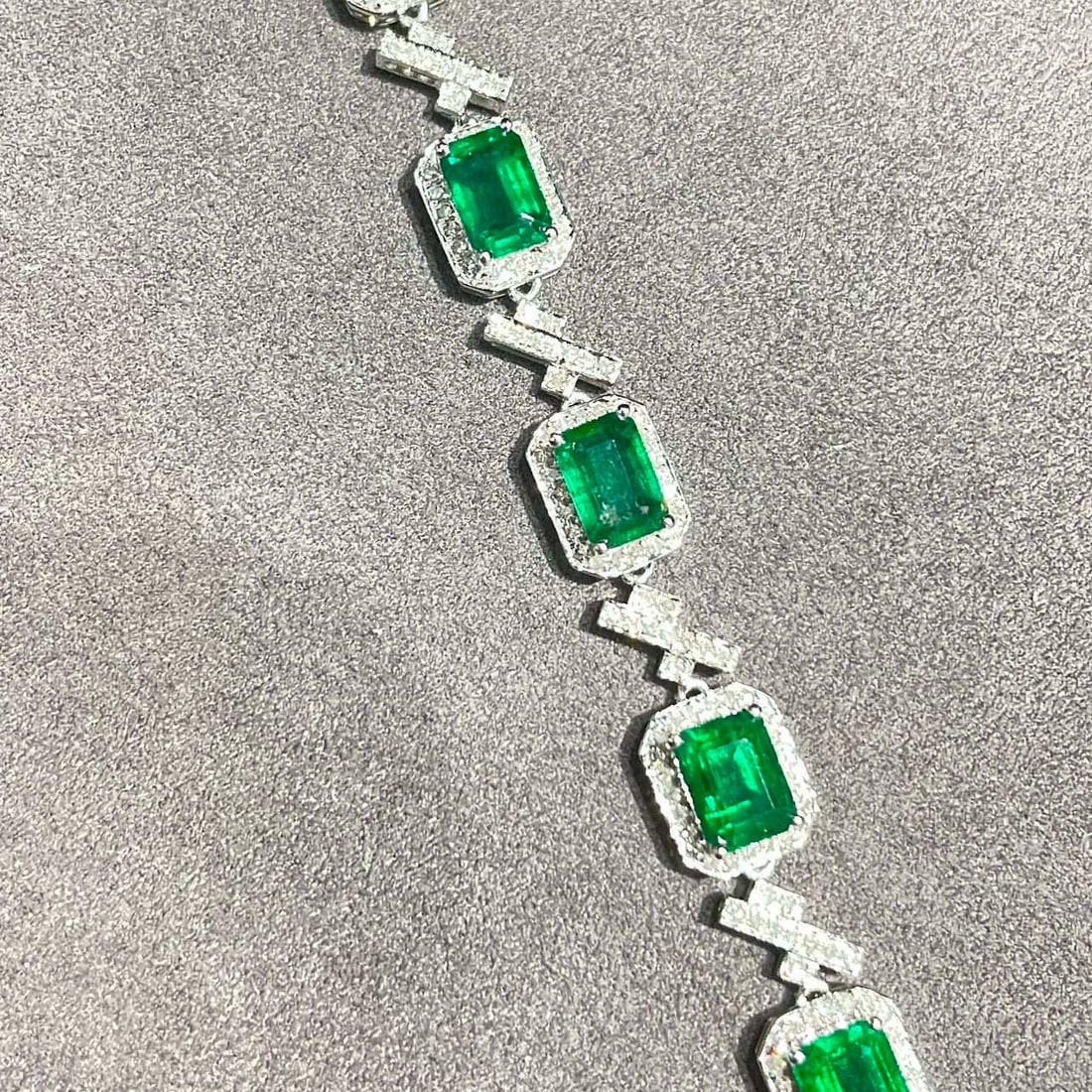 14k Gold 5.88 Ct Vivid Green Natural Emerald & Diamond Bracelet - 5