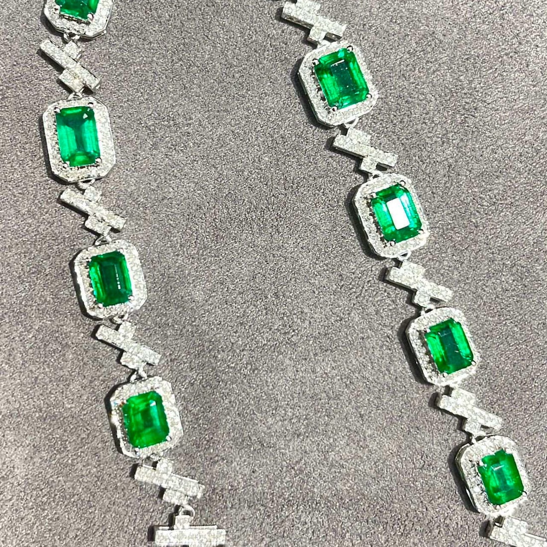 14k Gold 5.88 Ct Vivid Green Natural Emerald & Diamond Bracelet - 6