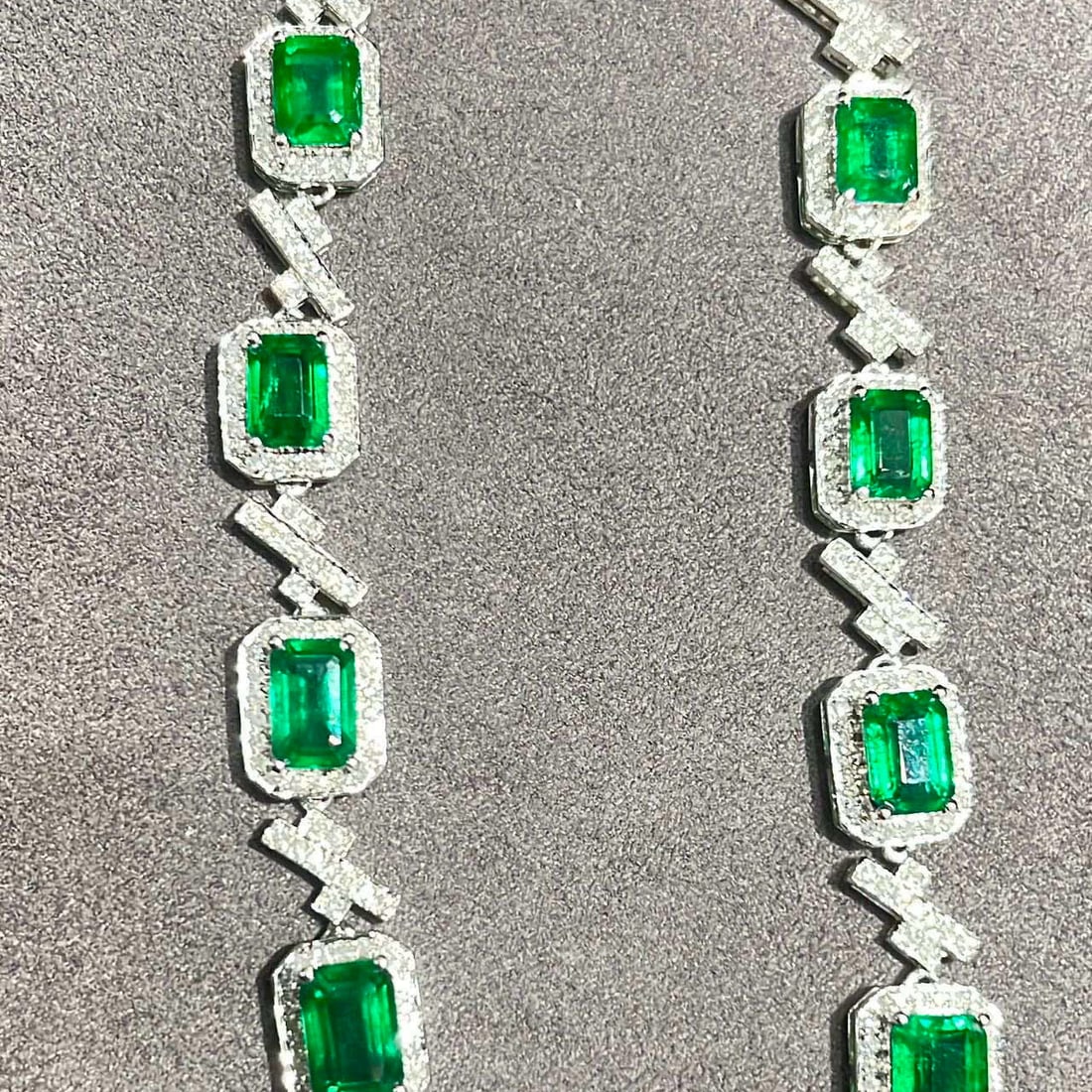 14k Gold 5.88 Ct Vivid Green Natural Emerald & Diamond Bracelet - 7