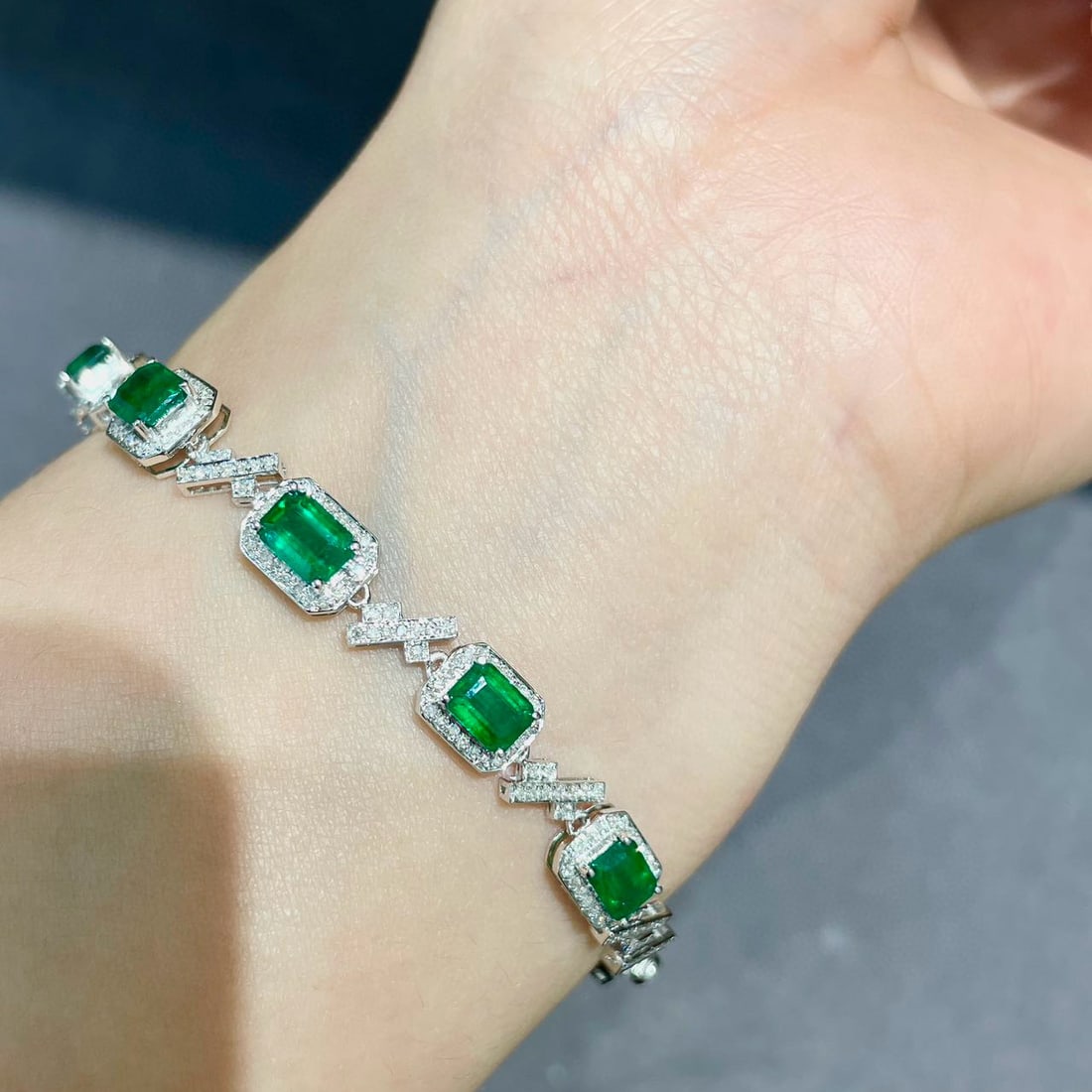14k Gold 5.88 Ct Vivid Green Natural Emerald & Diamond Bracelet - 9