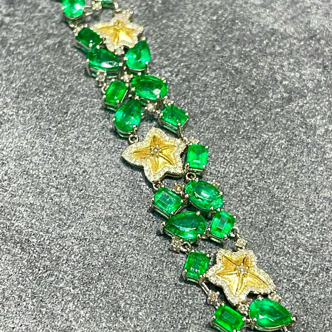 14k Gold 16.8 Ct Vivid Green Natural Emerald & Diamond Bracelet - 5