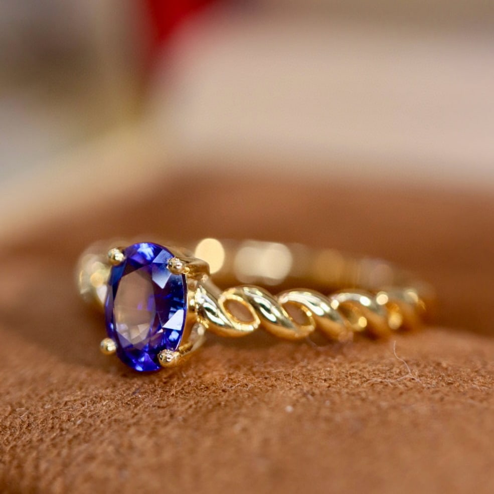 14k Gold 0.6 Ct Natural Sapphire Ring - 4