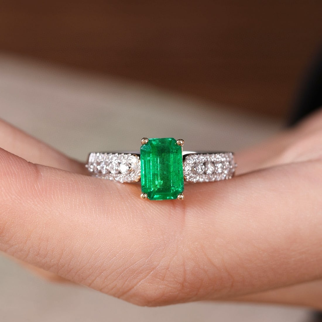 14k Gold 1.63 Ctw Vivid Green Natural Emerald & Diamond Ring - 3