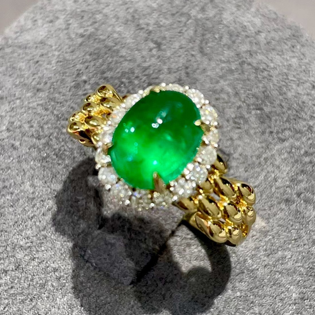 14k Gold 2.3 Ct Vivid Green Natural Emerald & Diamond Ring - 4