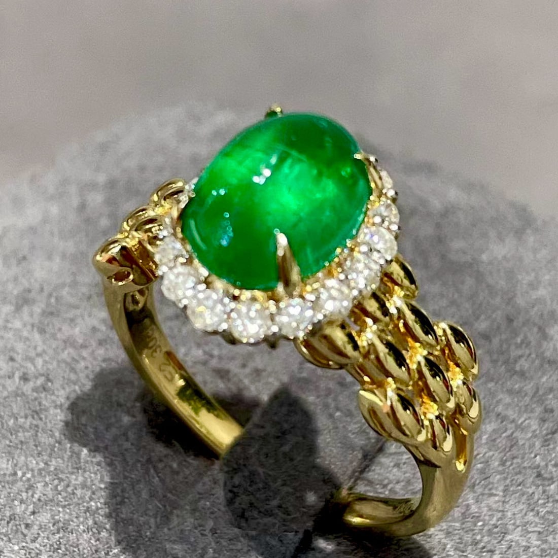 14k Gold 2.3 Ct Vivid Green Natural Emerald & Diamond Ring - 5
