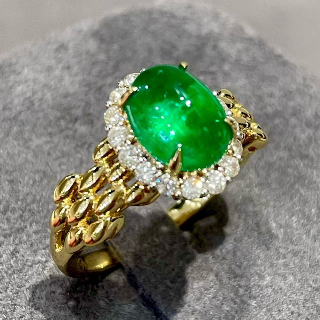 14k Gold 2.3 Ct Vivid Green Natural Emerald & Diamond Ring - 6