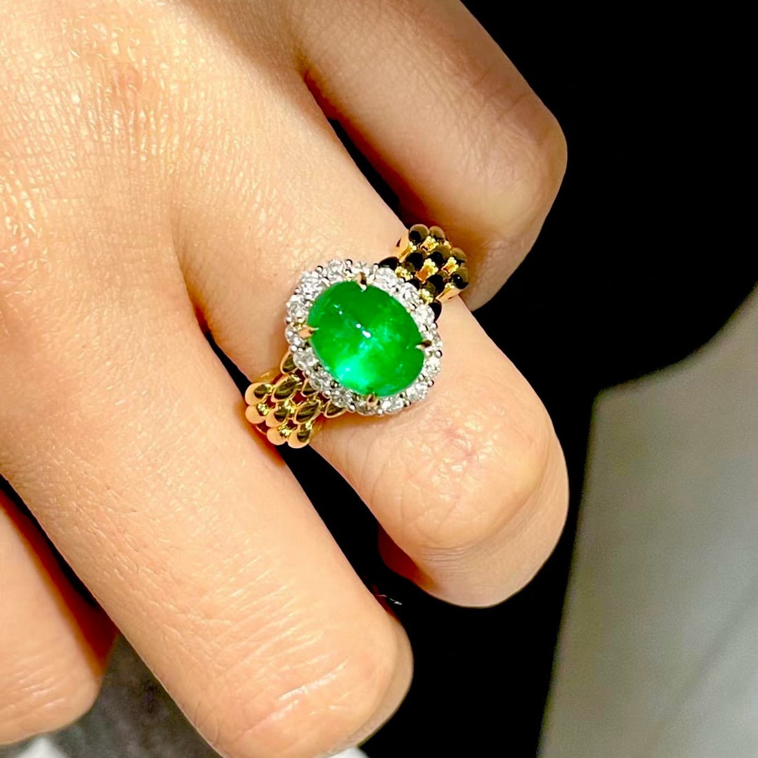 14k Gold 2.3 Ct Vivid Green Natural Emerald & Diamond Ring - 7