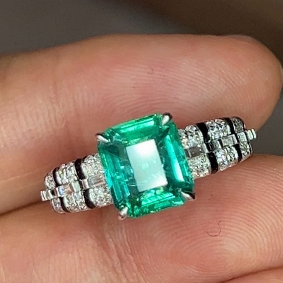 14k Gold 2 Ct Natural Emerald & Diamond Ring - 2